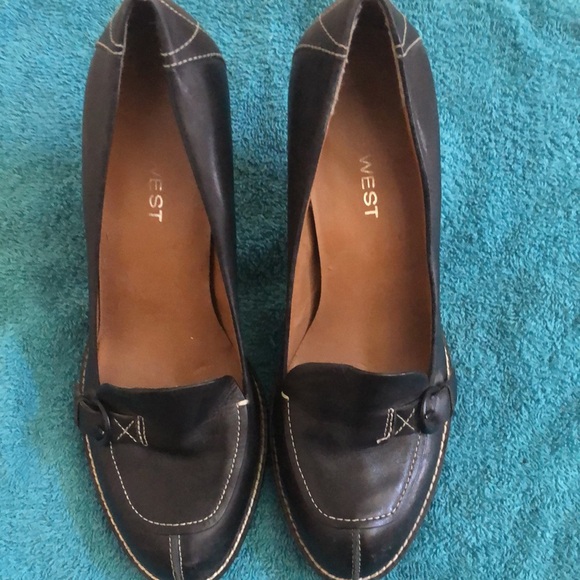 Nine West penny loafer heels. 3” heel. Sz 7m - Picture 2 of 4